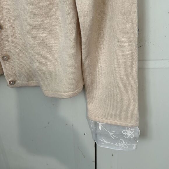 Christie & Jill Women's cream  Long Sleeve Full Button Cardigan Sweater Size Med - Picture 3 of 4